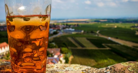 Einkehr Pfalz Dubbeglas vor Ausblick auf Pfalz